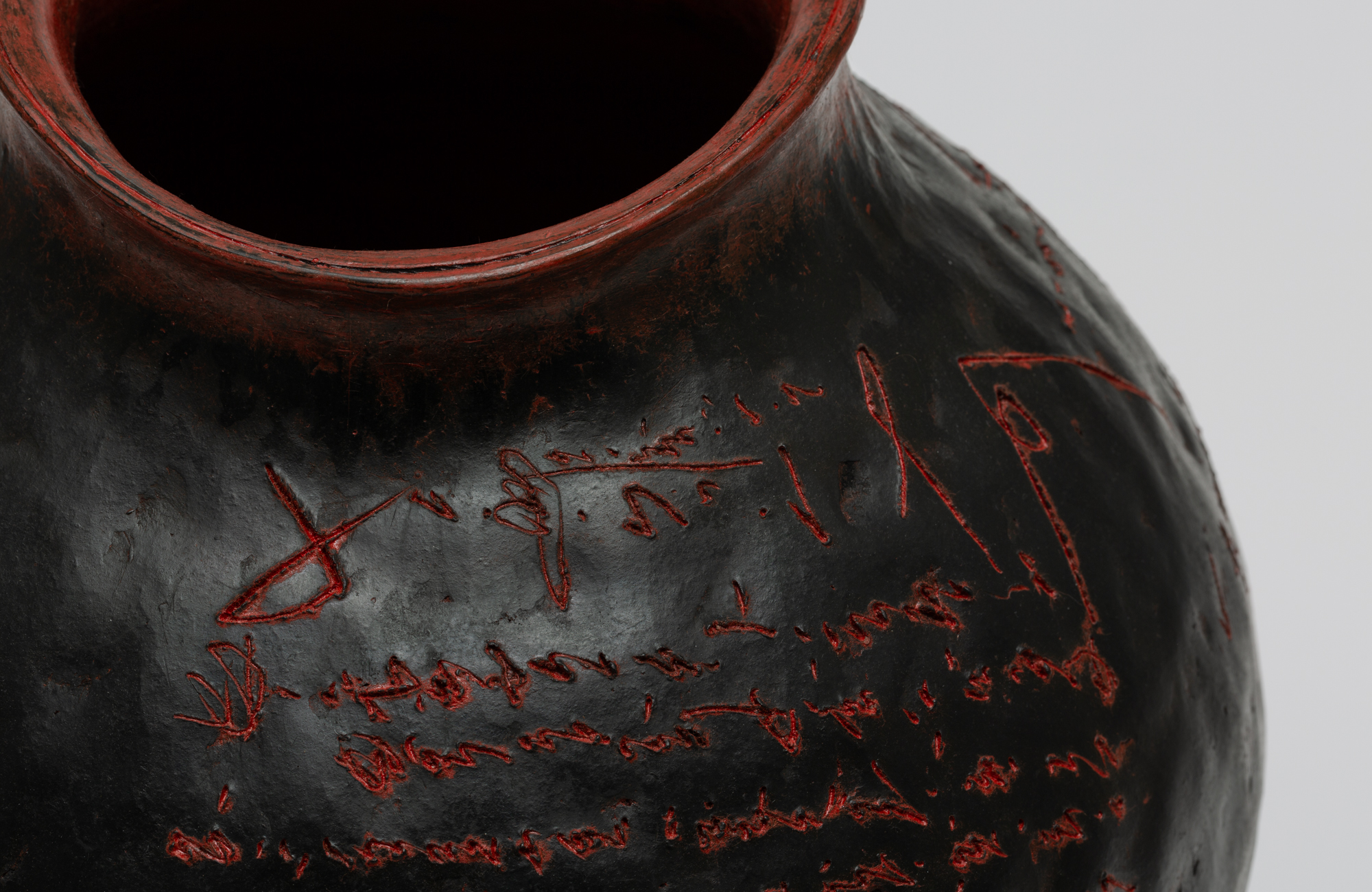 内田鋼一　線刻加彩　ぐい呑み 内田鋼一・硝子釉三彩酒呑 三和堂（東京・日本橋）｜三重県｜四日市｜盃